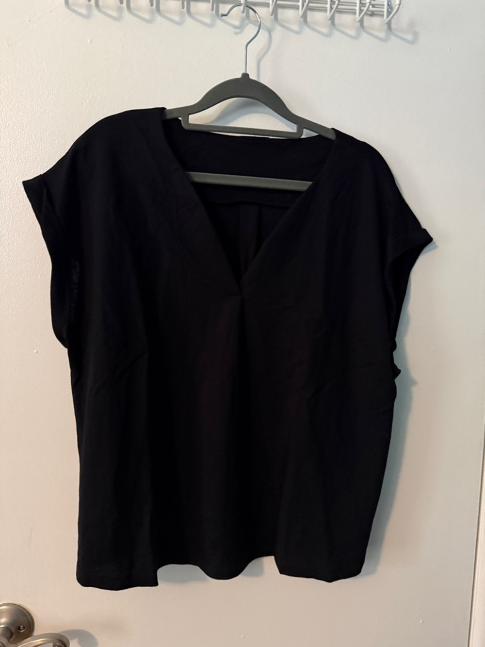 Bobeau Black V-Neck Cap-Sleeve Women’s Top